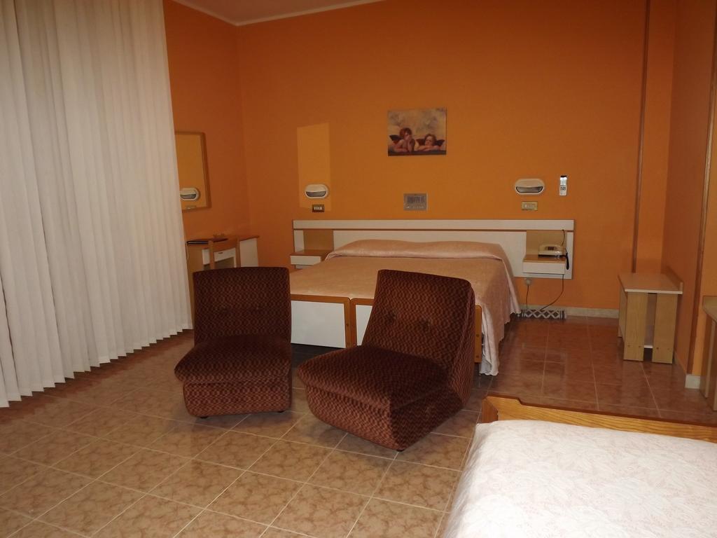 Hotel Cristina Chianciano Terme Oda fotoğraf
