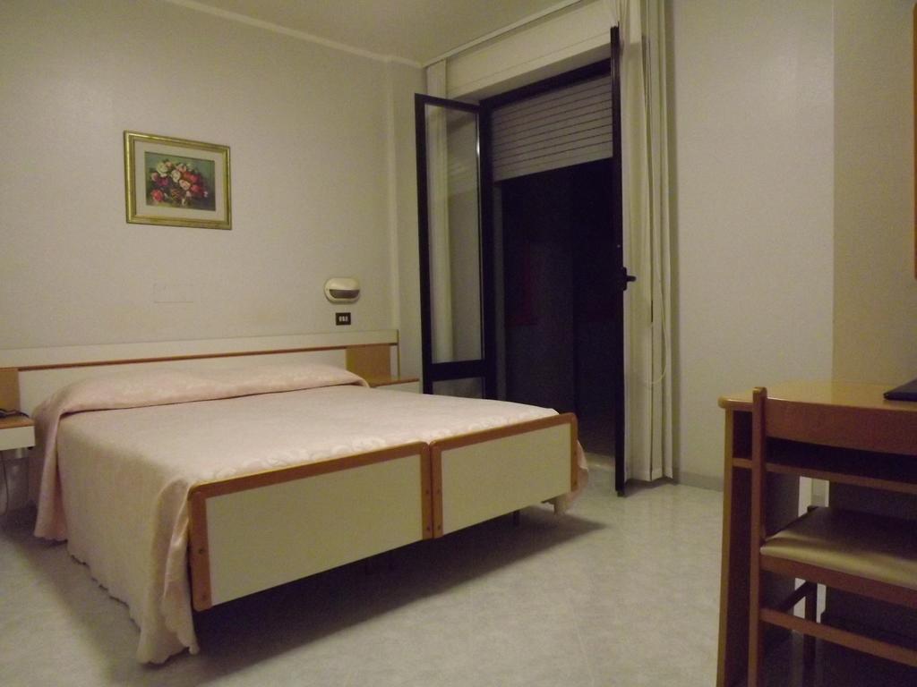 Hotel Cristina Chianciano Terme Oda fotoğraf