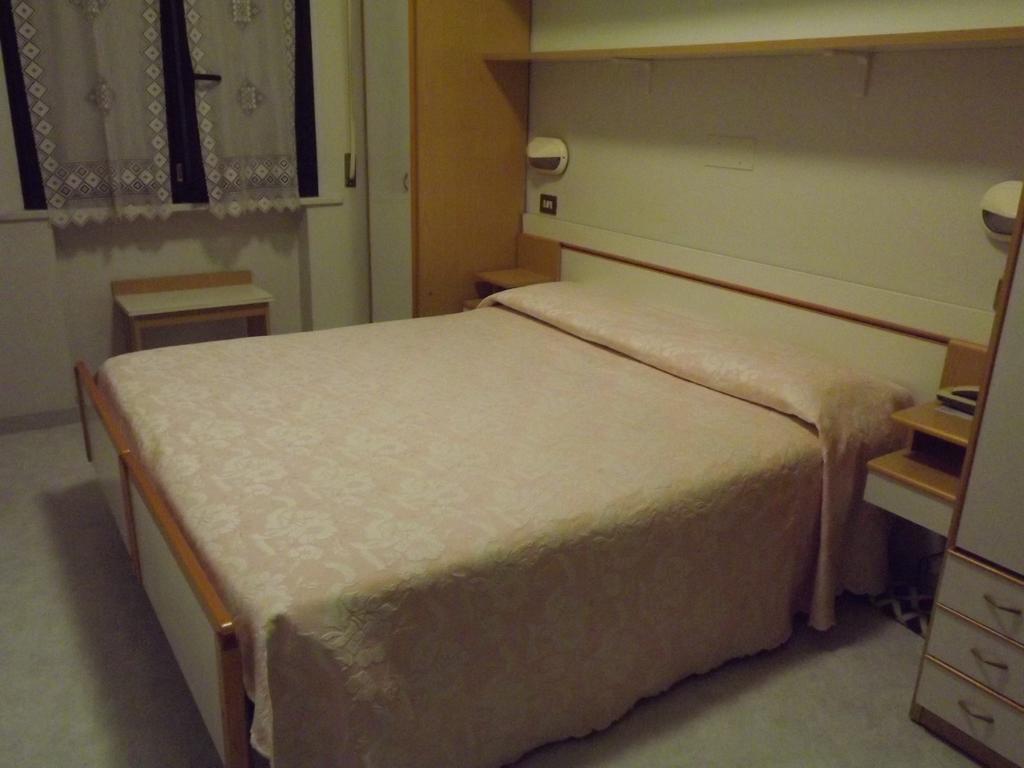 Hotel Cristina Chianciano Terme Oda fotoğraf